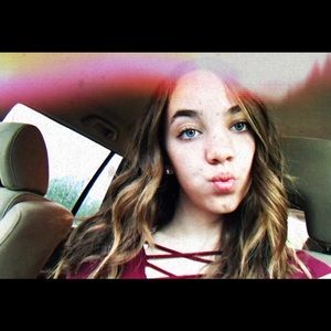 Meet your Posher, Caitlyn